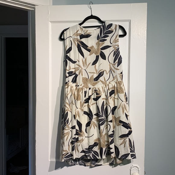 🌟Host pick 🌟 Moolk ‘breastfeeding friendly’ nursing dress - Picture 4 of 5